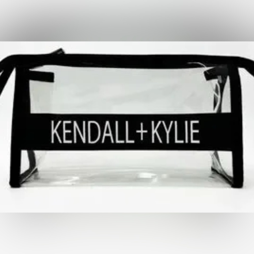 🐧3/$15 or 5/$20 - Kendall & Kylie makeup pouch NWOT